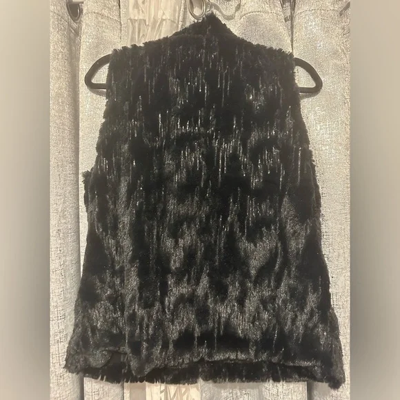 Joan Rivers Gorgeous Black w/Sequins Faux Fur Vest Size M NWOT - Picture 3 of 9